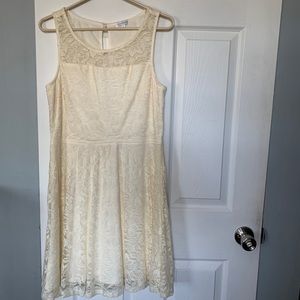 Cream / very off-white lace sleeveless dress